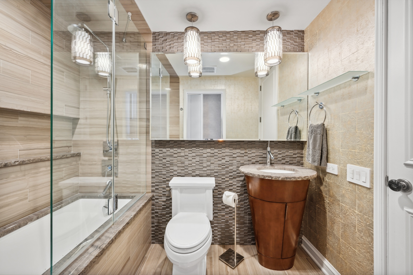 180 E PEARSON Street Unit: 5203