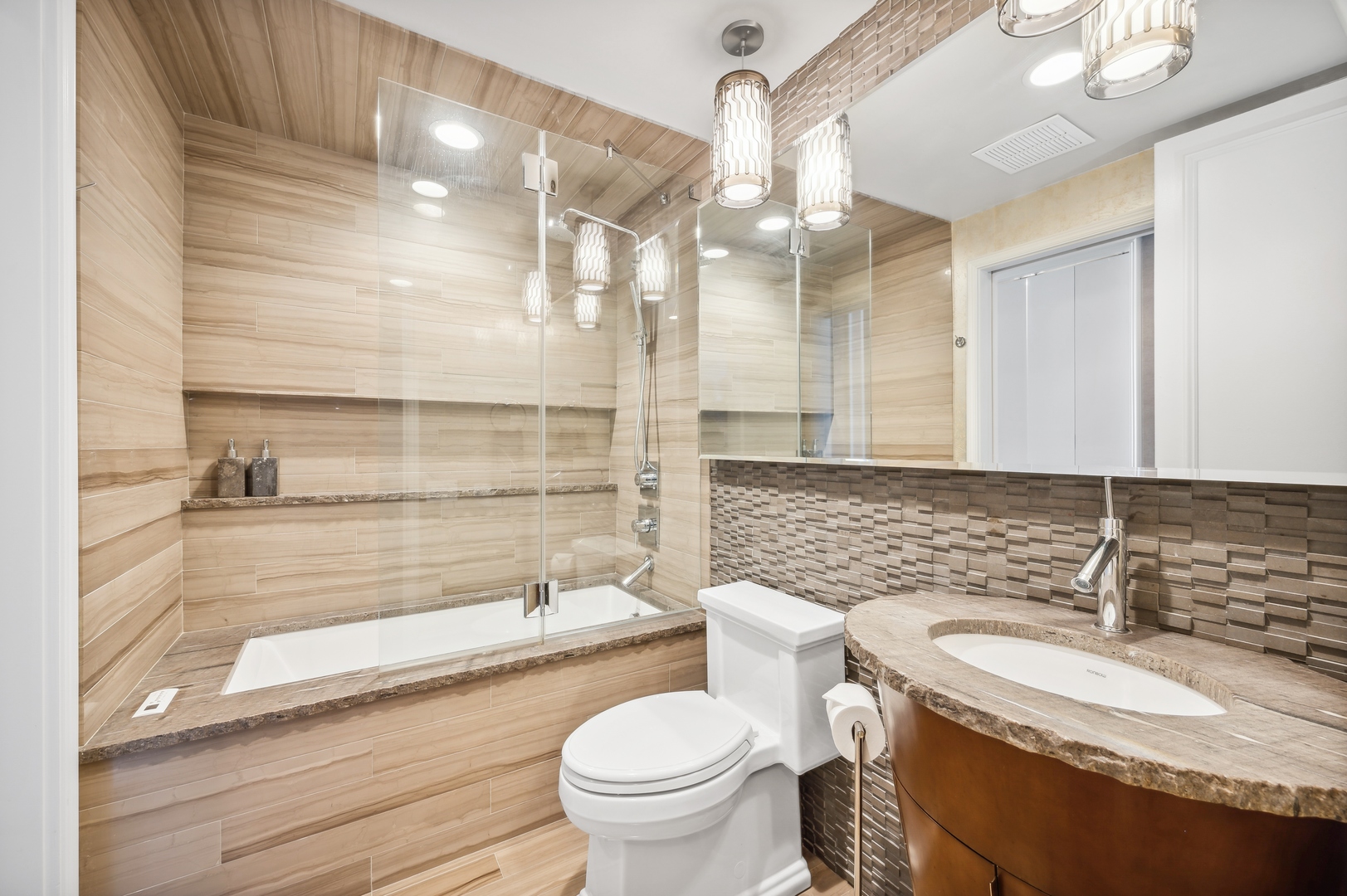 180 E PEARSON Street Unit: 5203