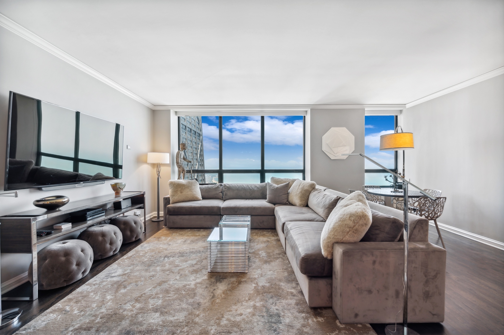 180 E PEARSON Street Unit: 5203