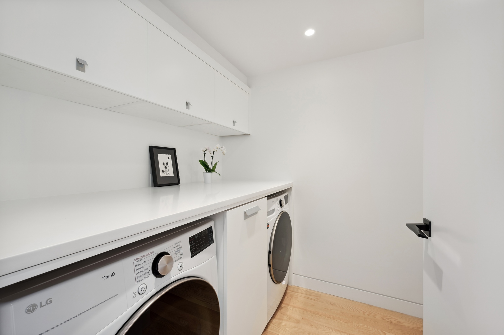 180 E PEARSON Street Unit: 5805