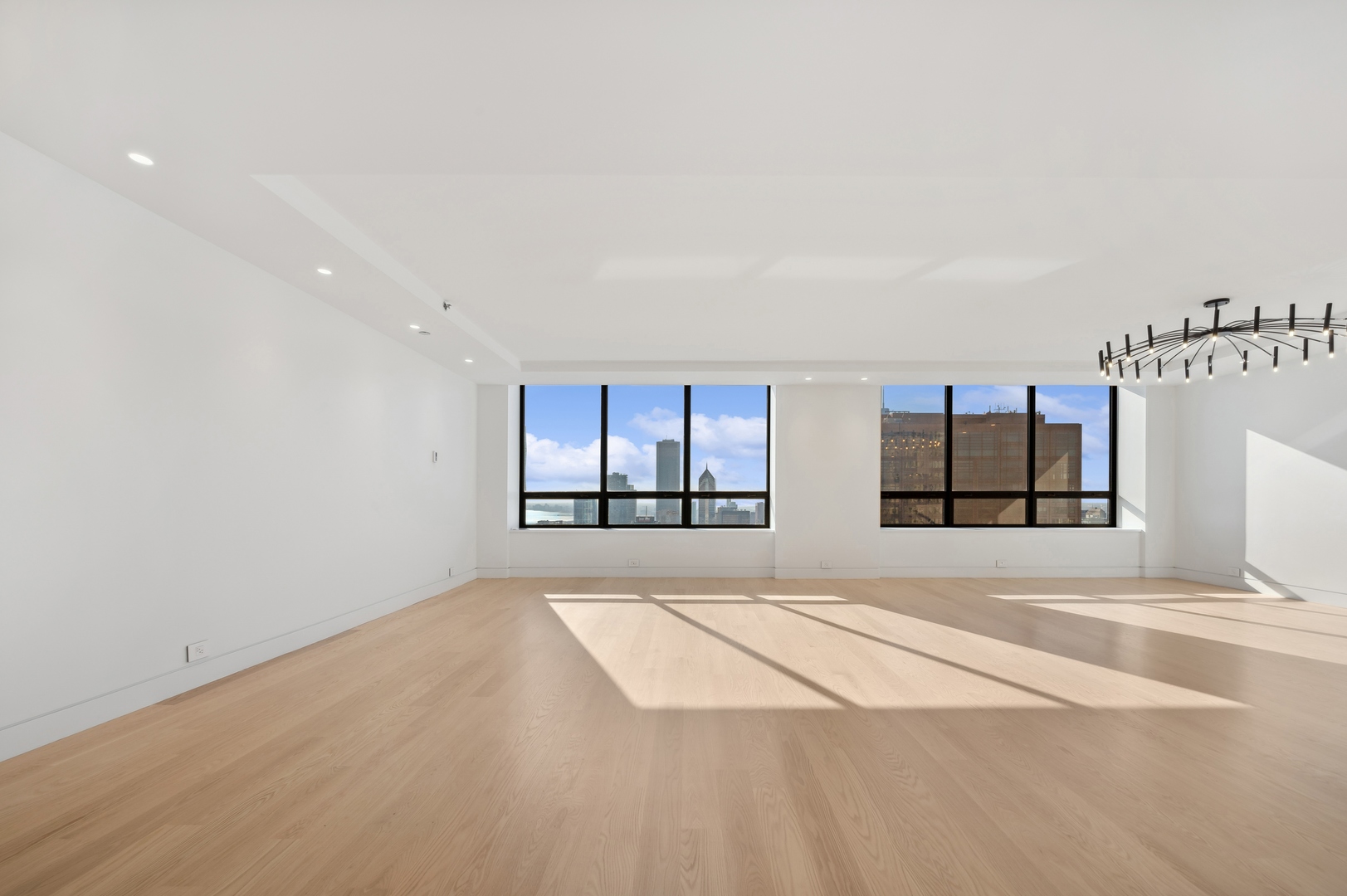 180 E PEARSON Street Unit: 5805