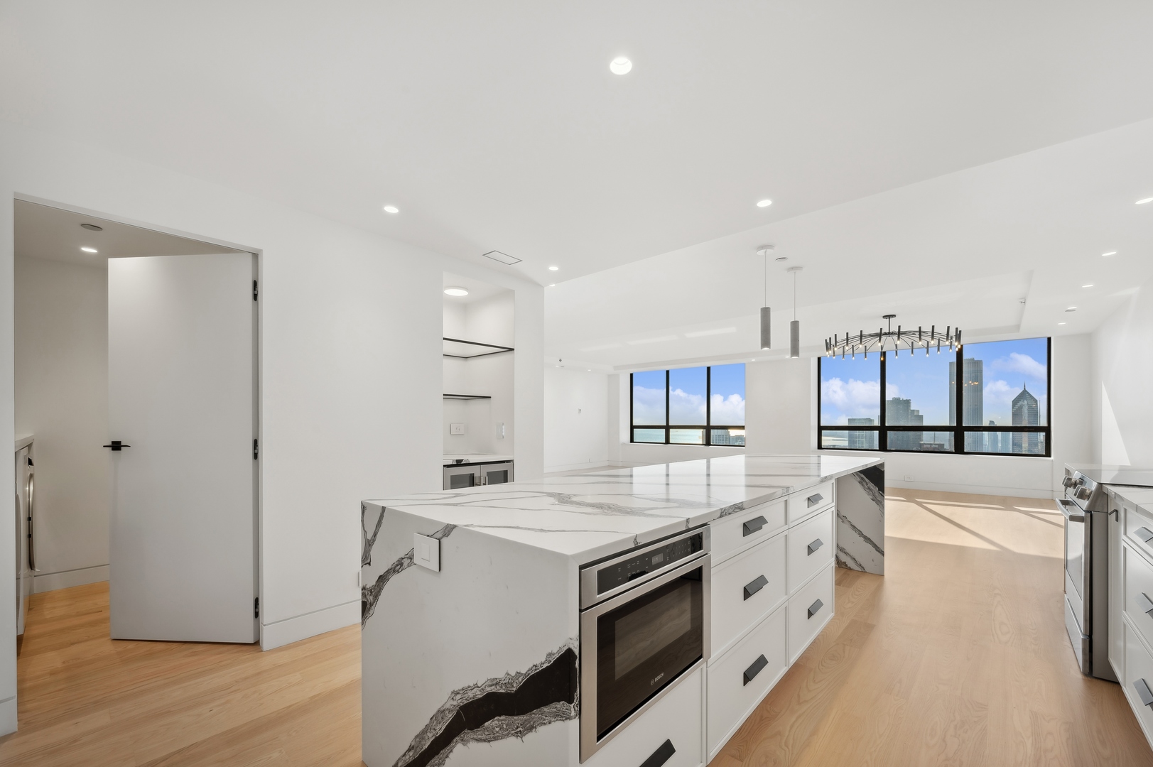 180 E PEARSON Street Unit: 5805