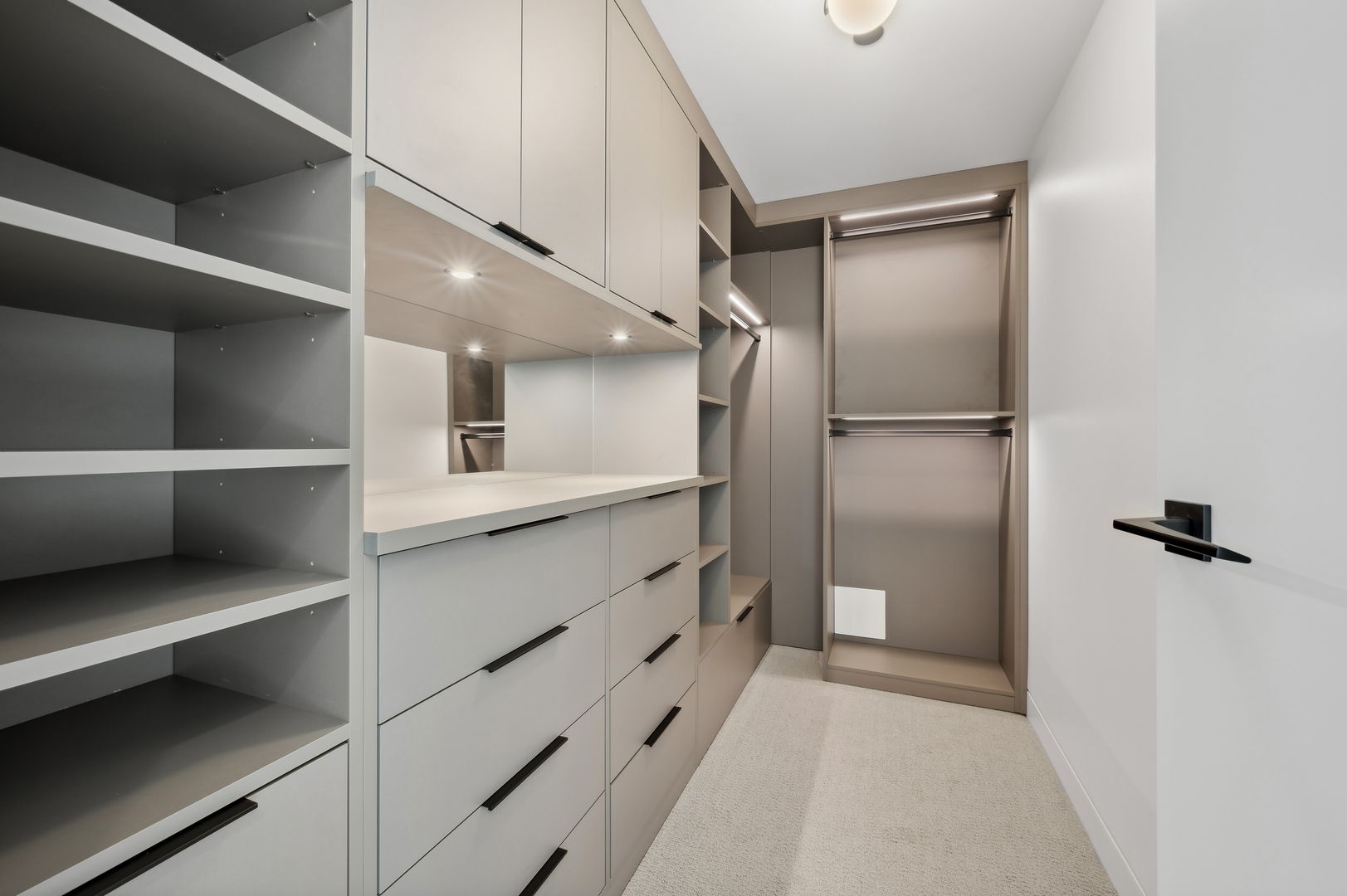 180 E PEARSON Street Unit: 5805