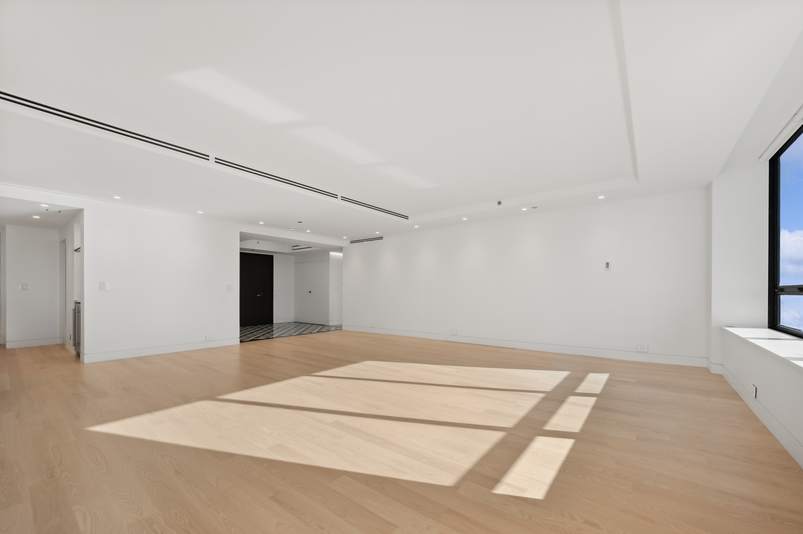 180 E PEARSON Street Unit: 5805