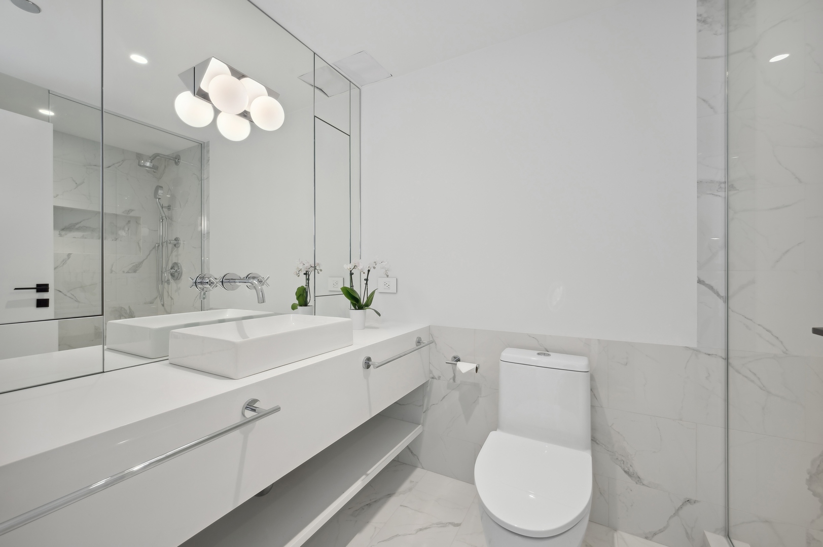 180 E PEARSON Street Unit: 5805