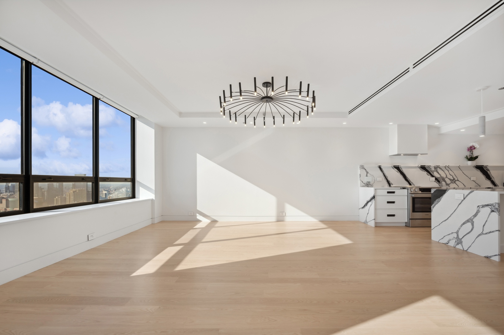 180 E PEARSON Street Unit: 5805