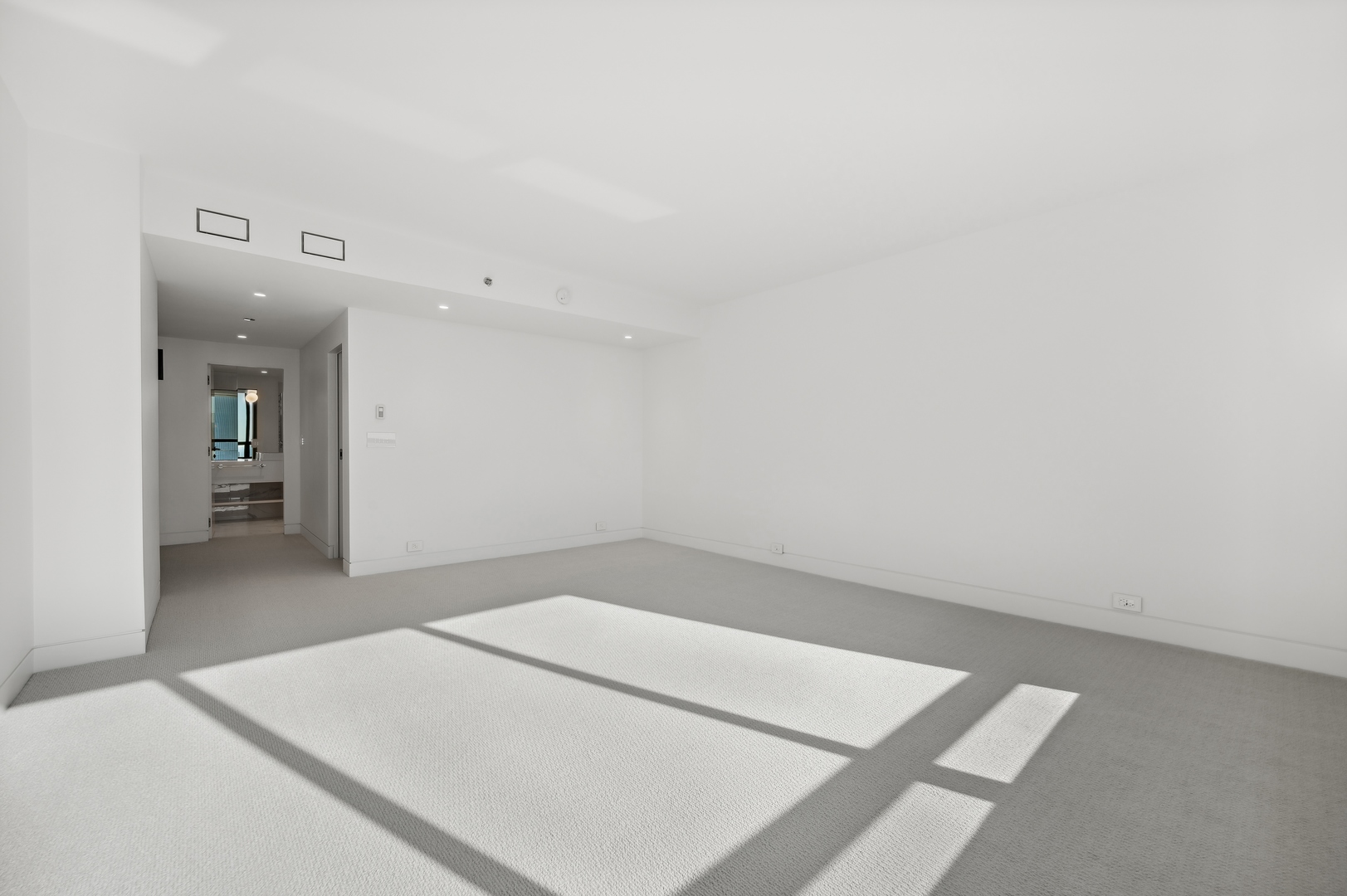 180 E PEARSON Street Unit: 5805