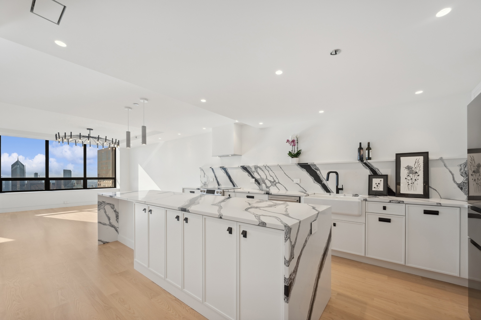 180 E PEARSON Street Unit: 5805