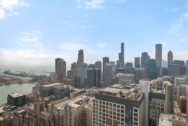 180 E PEARSON Street Unit: 5805