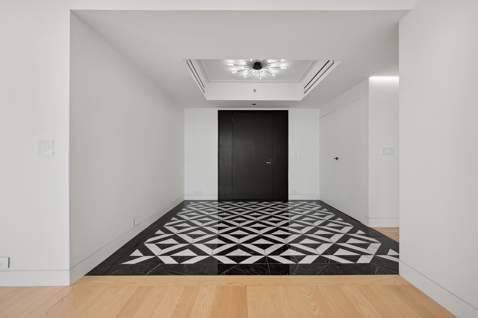 180 E PEARSON Street Unit: 5805