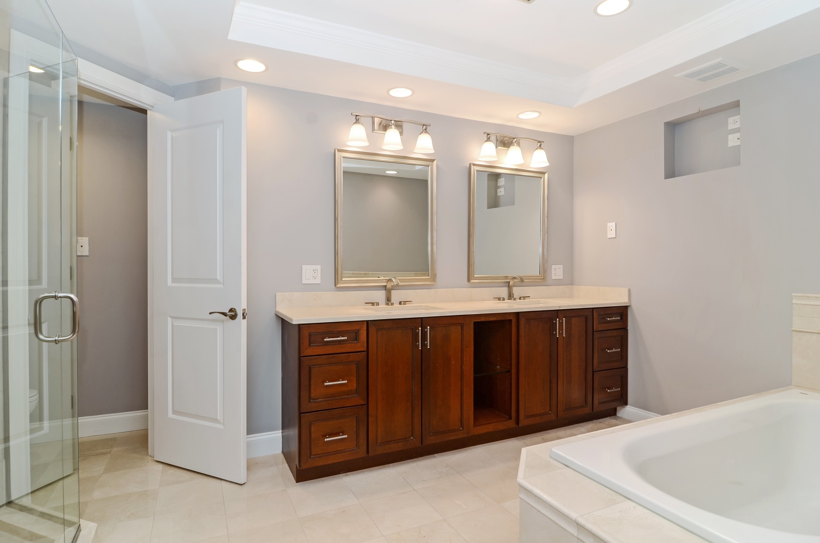 180 E Pearson Street Unit: 3302