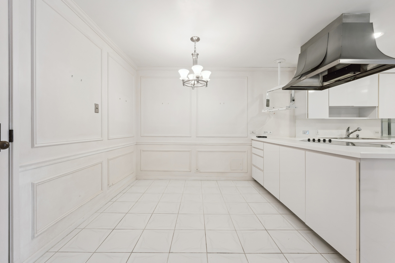 180 E PEARSON Street Unit: 7002