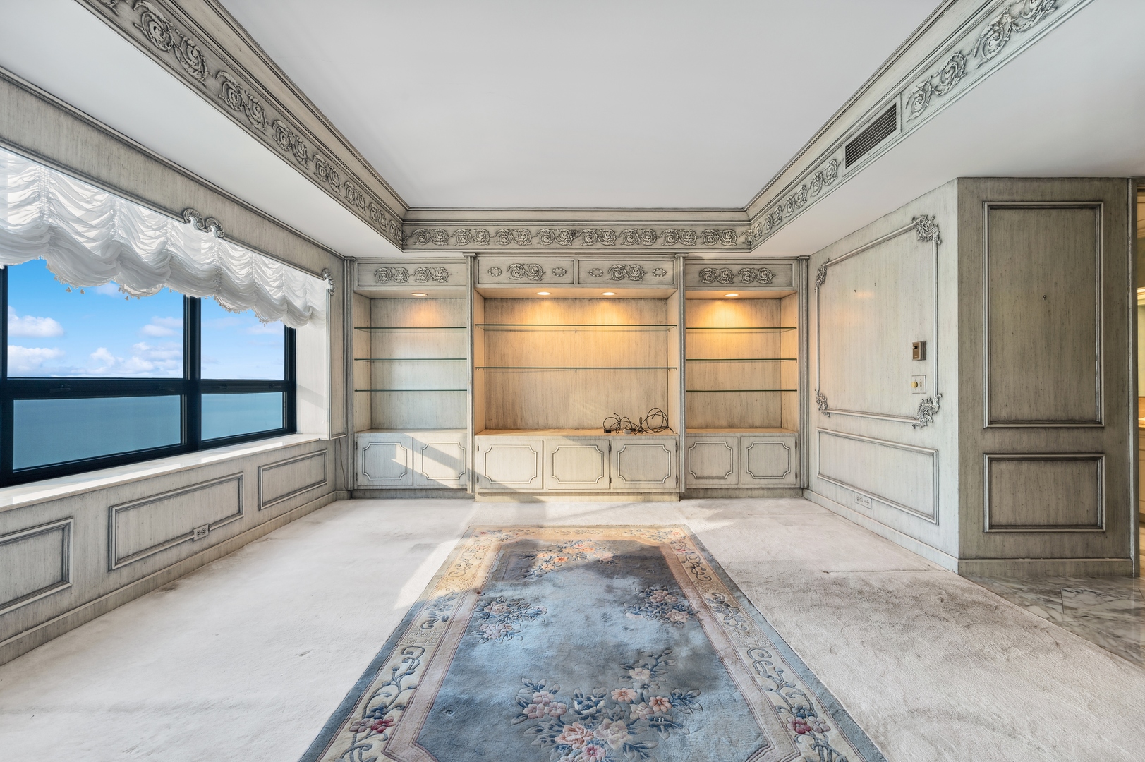 180 E PEARSON Street Unit: 7002