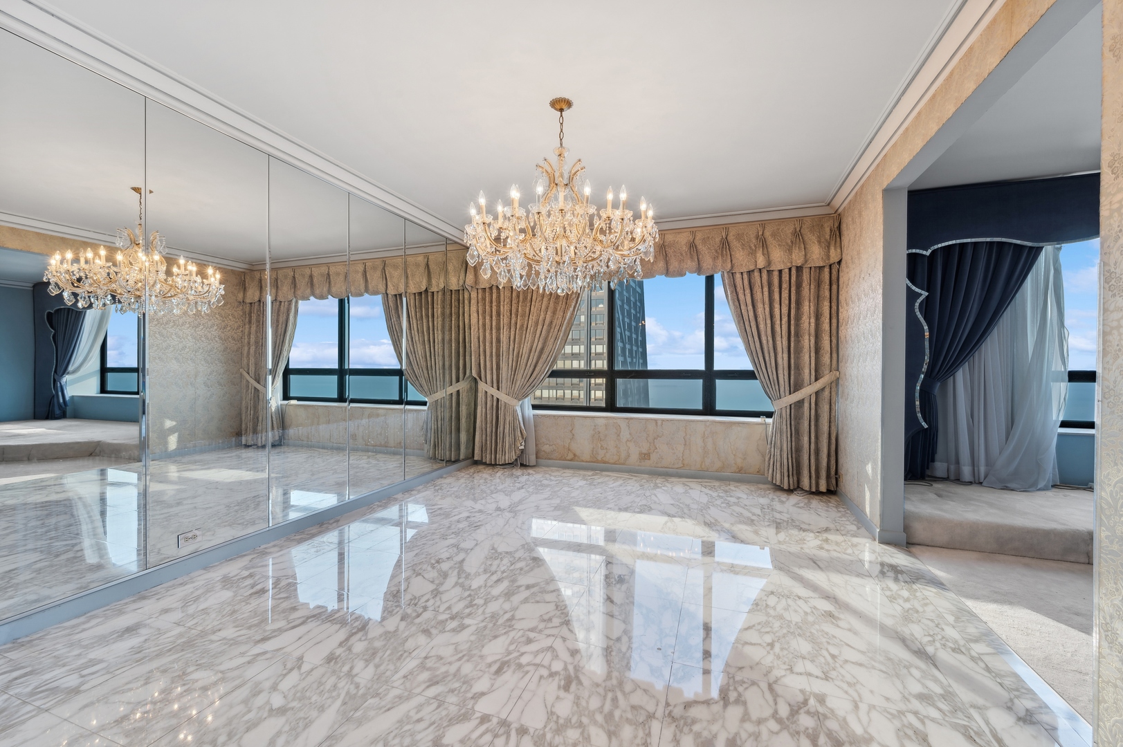 180 E PEARSON Street Unit: 7002