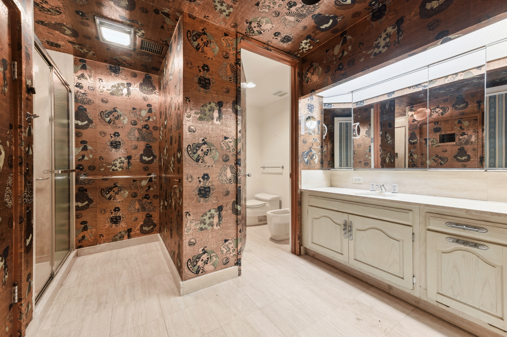 180 E PEARSON Street Unit: 7002