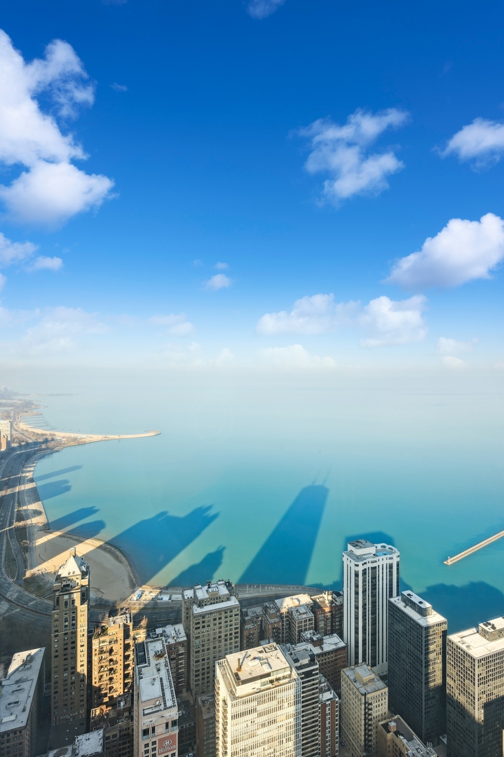 180 E PEARSON Street Unit: 7002