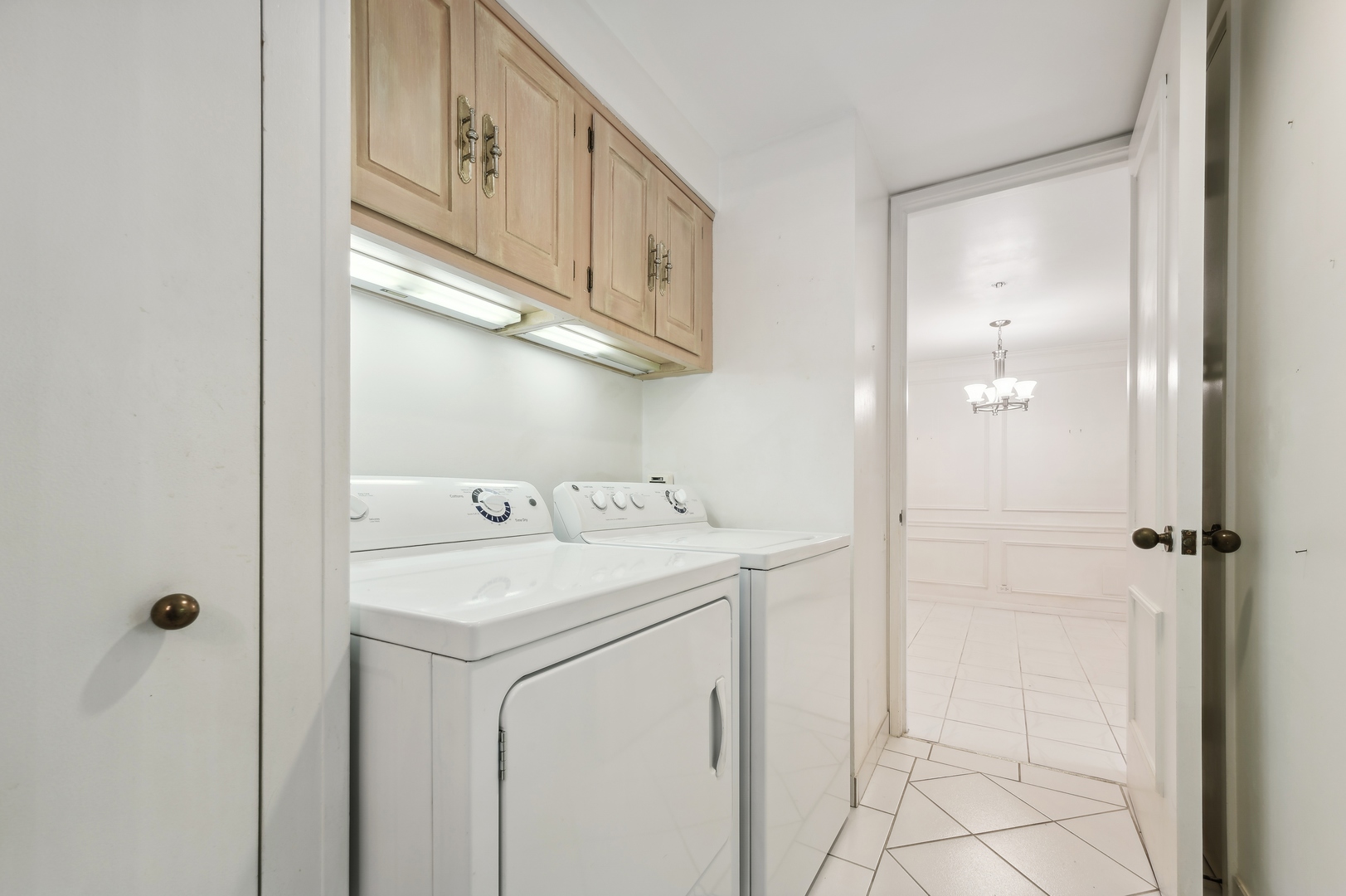 180 E PEARSON Street Unit: 7002