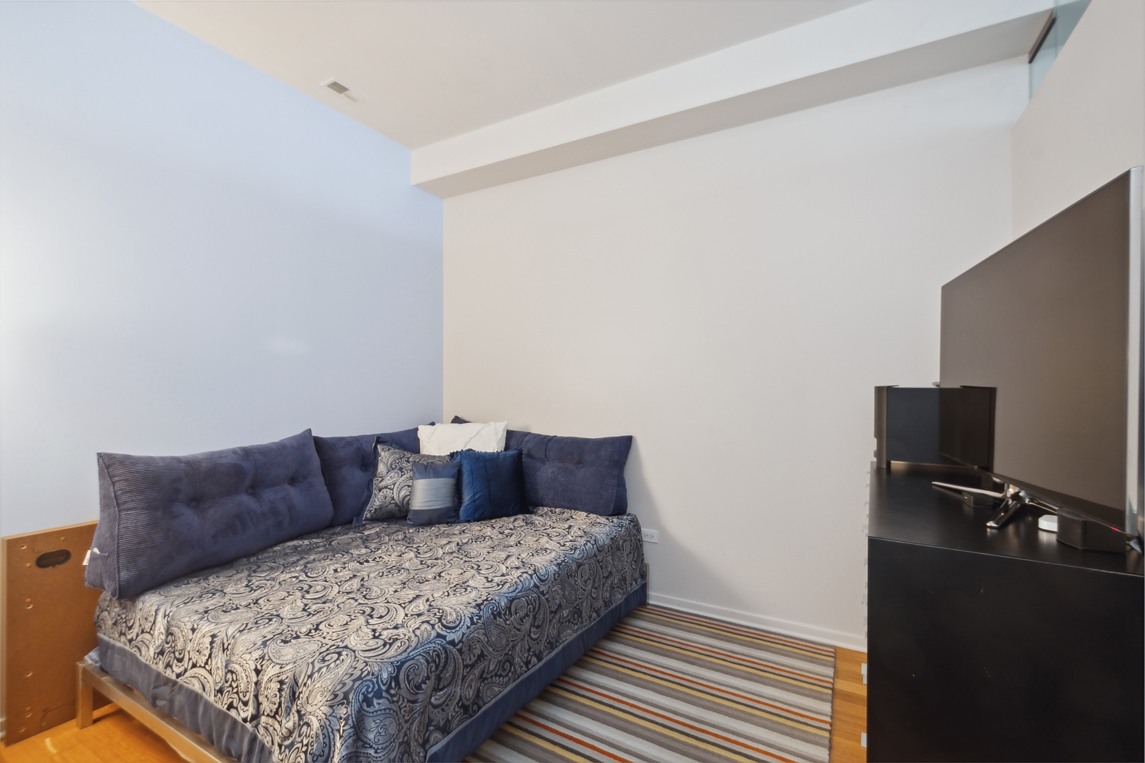 500 W SUPERIOR Street Unit: 1709