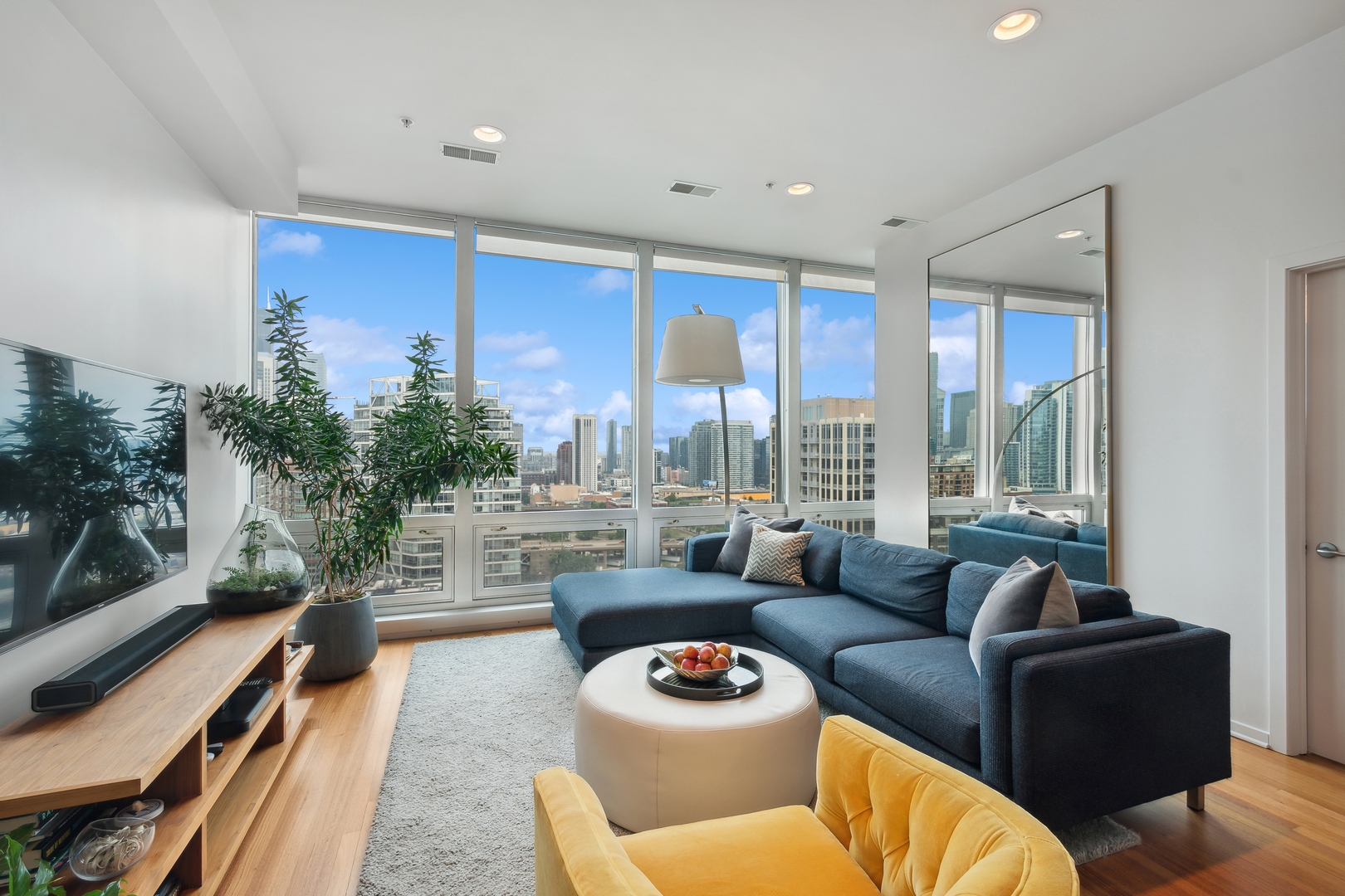 500 W SUPERIOR Street Unit: 1709