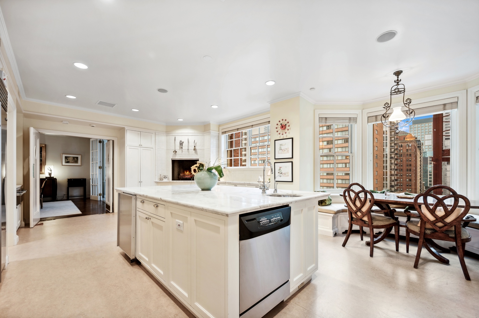 199 E LAKE SHORE Drive Unit: 10-11E