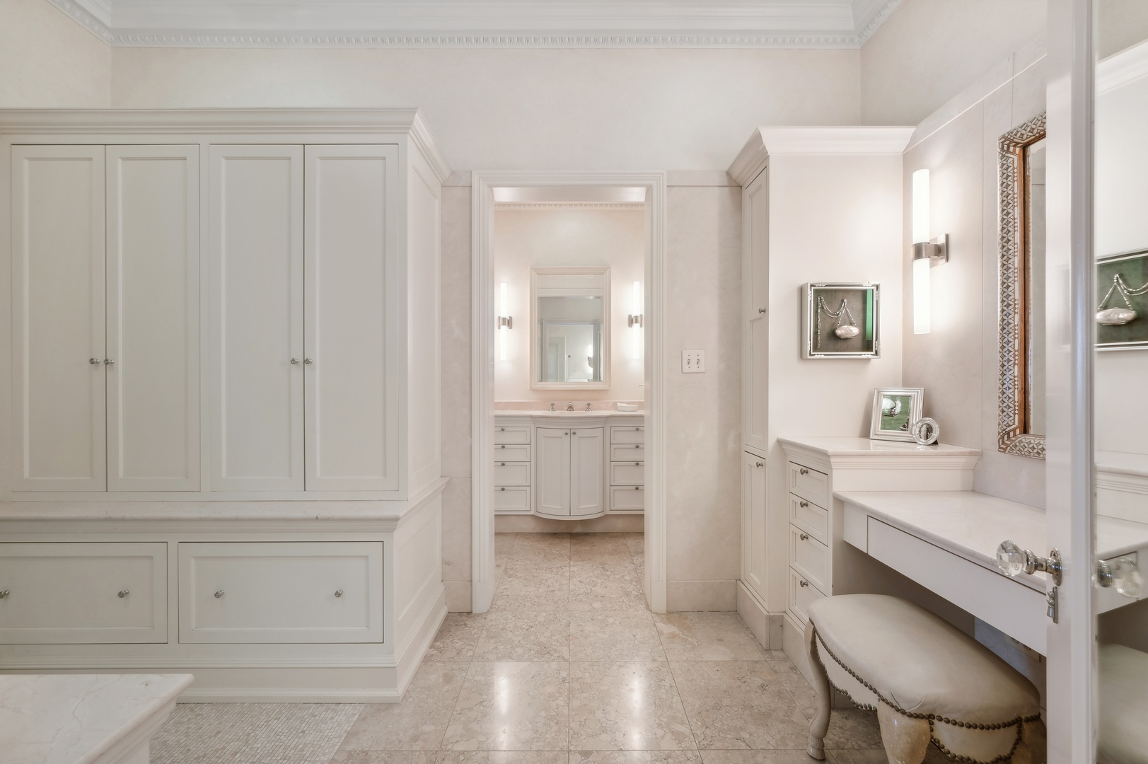 199 E LAKE SHORE Drive Unit: 10-11E