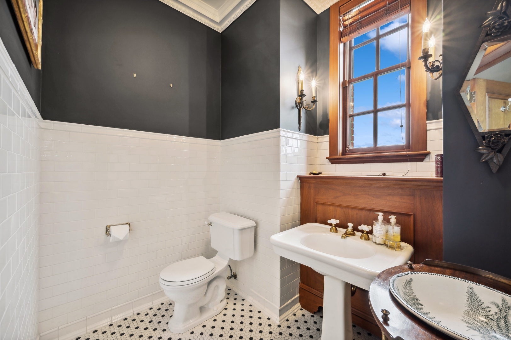 199 E LAKE SHORE Drive Unit: 10-11E