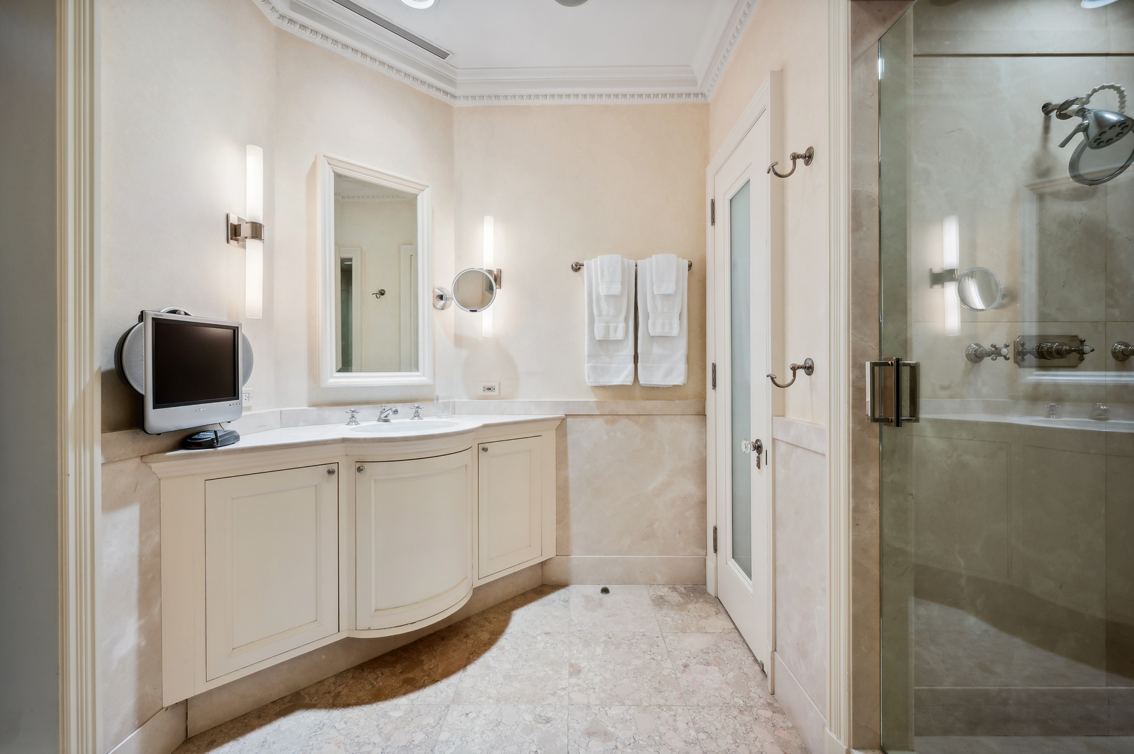 199 E LAKE SHORE Drive Unit: 10-11E