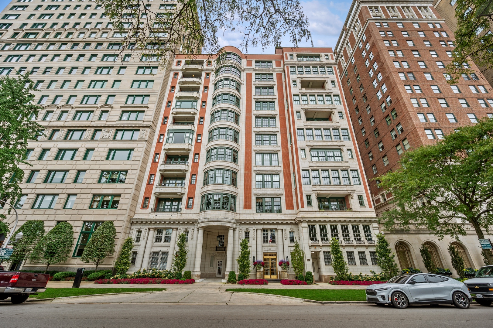 199 E LAKE SHORE Drive Unit: 10-11E