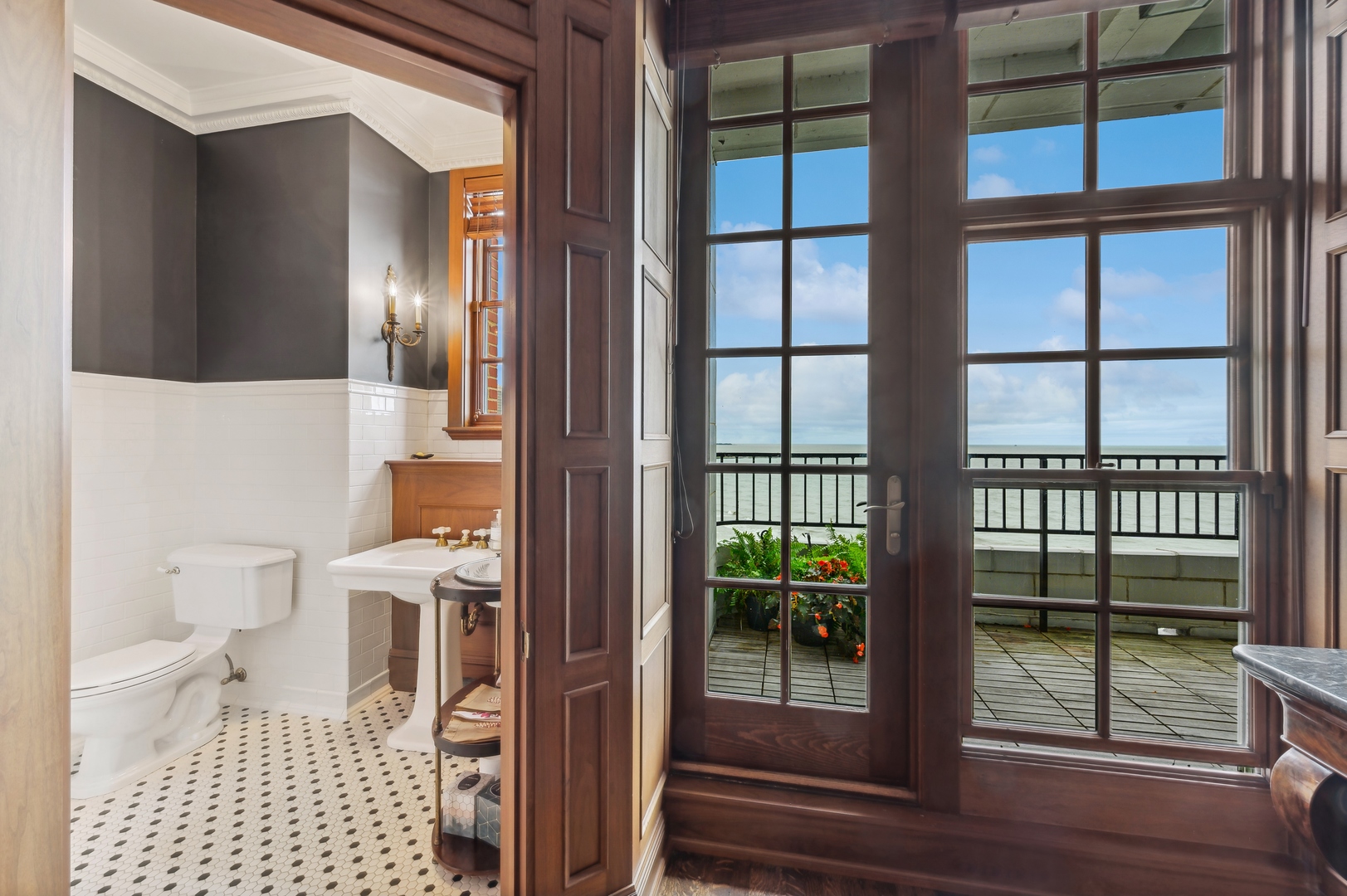 199 E LAKE SHORE Drive Unit: 10-11E