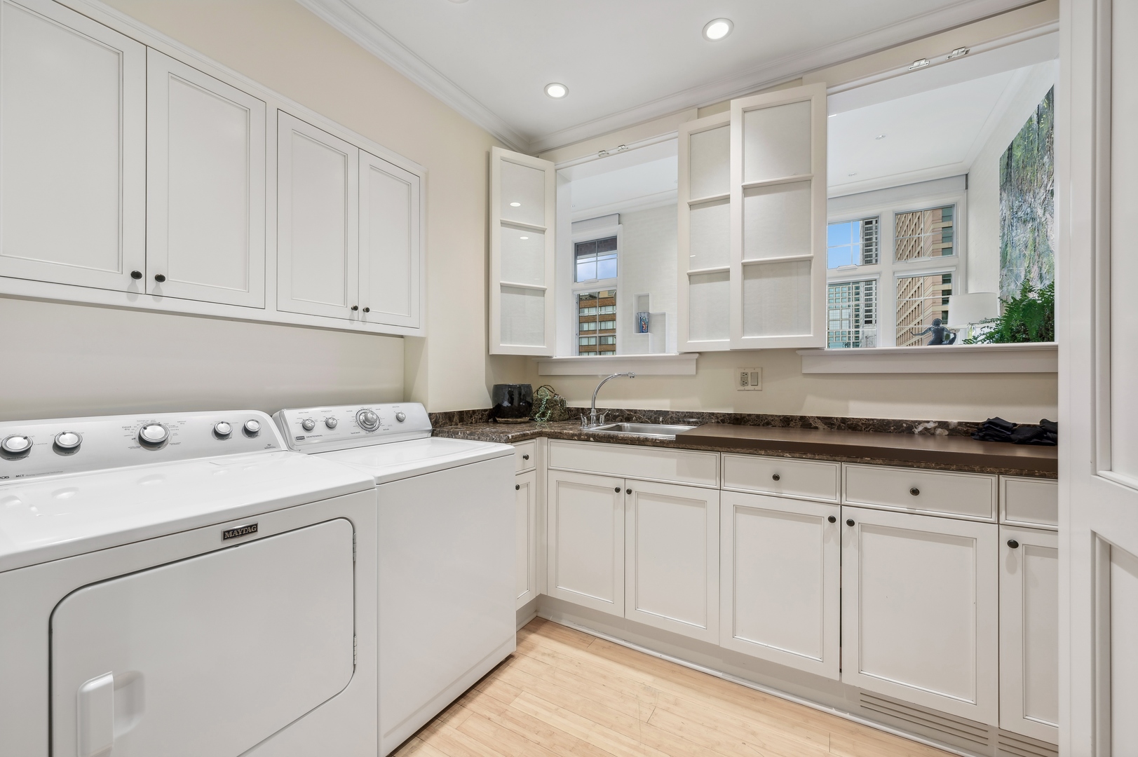 199 E LAKE SHORE Drive Unit: 10-11E