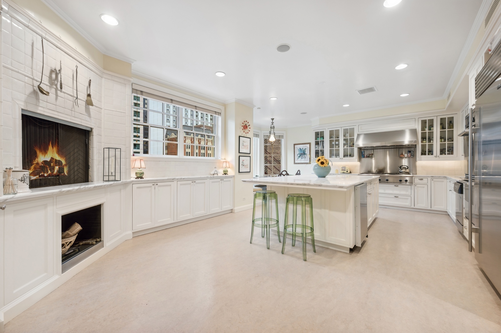 199 E LAKE SHORE Drive Unit: 10-11E