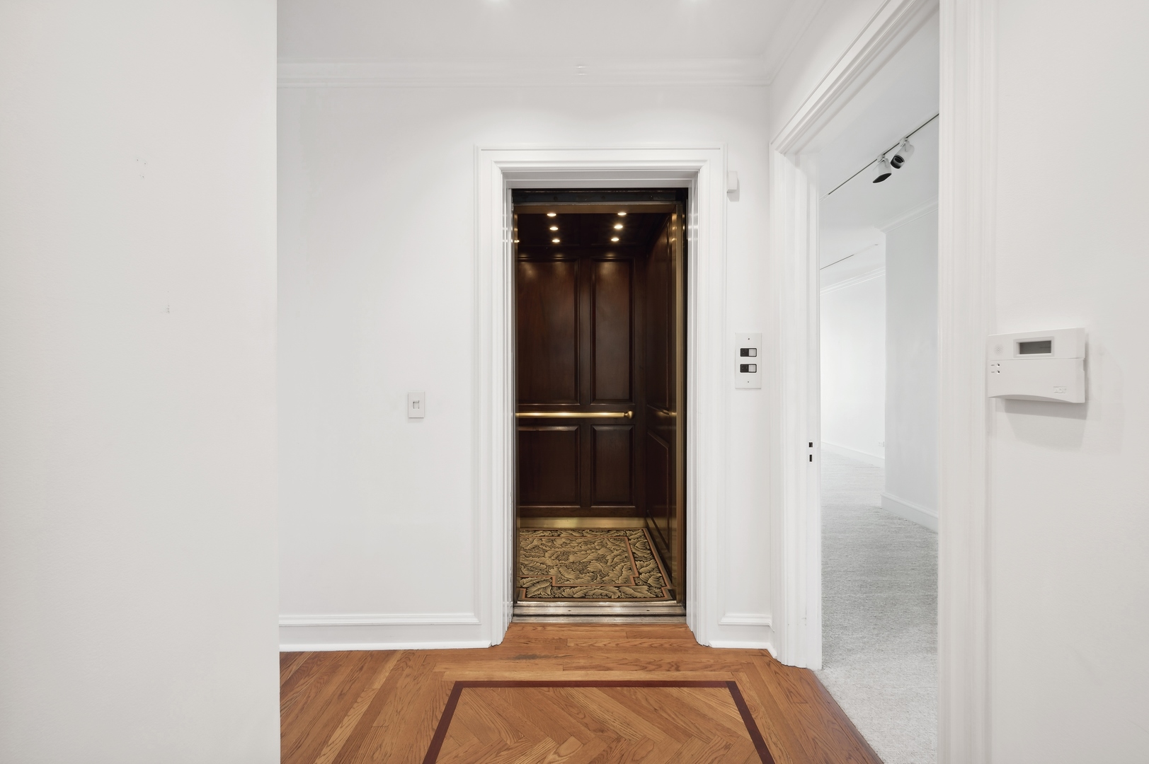 219 E Lake Shore Drive Unit: 6AB