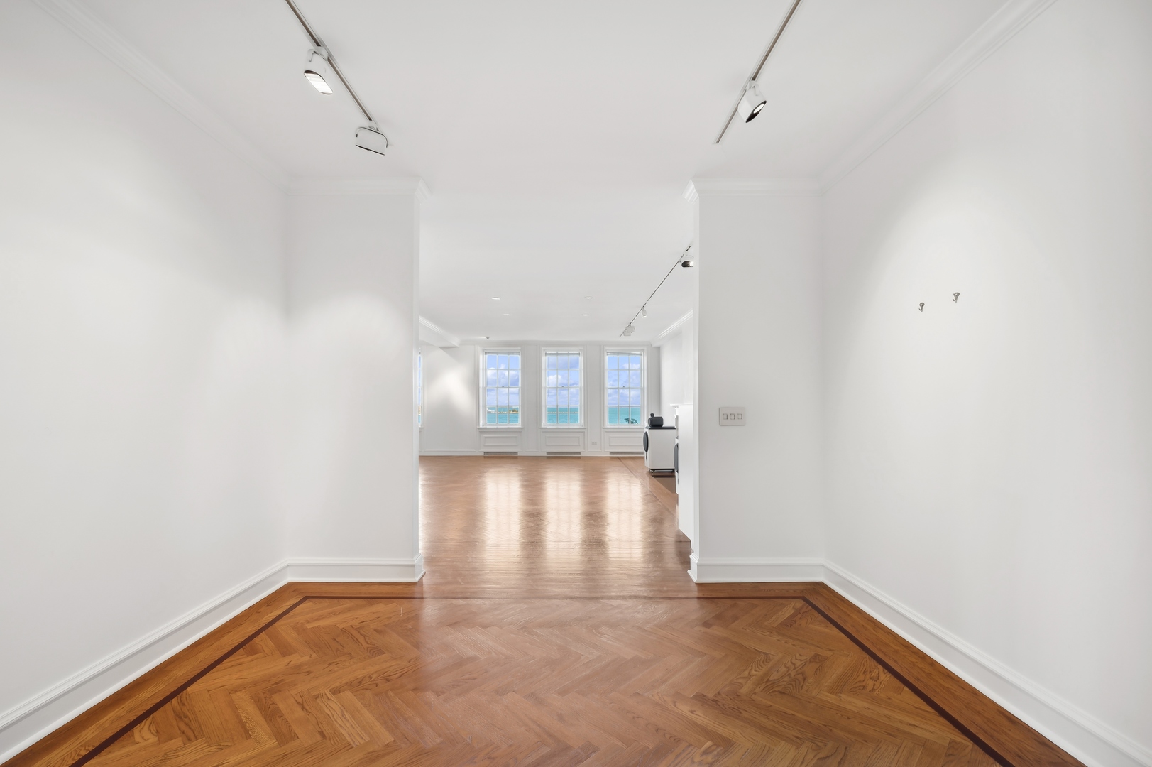 219 E Lake Shore Drive Unit: 6AB