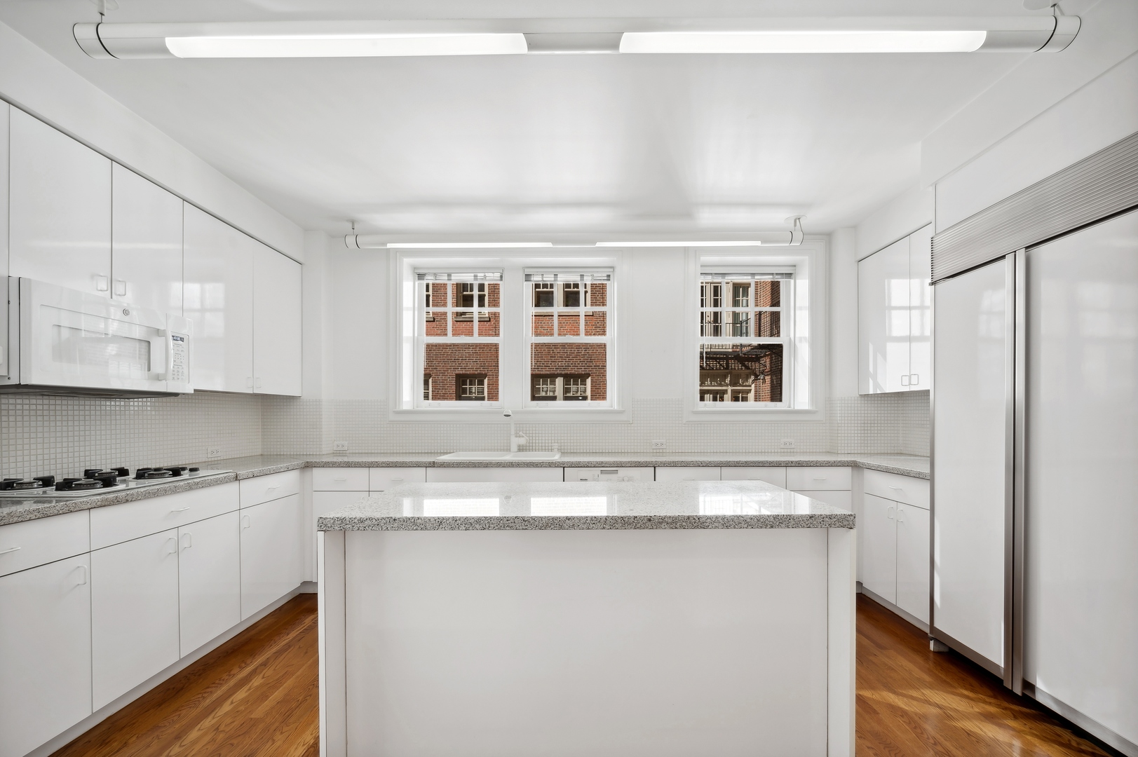 219 E Lake Shore Drive Unit: 6AB