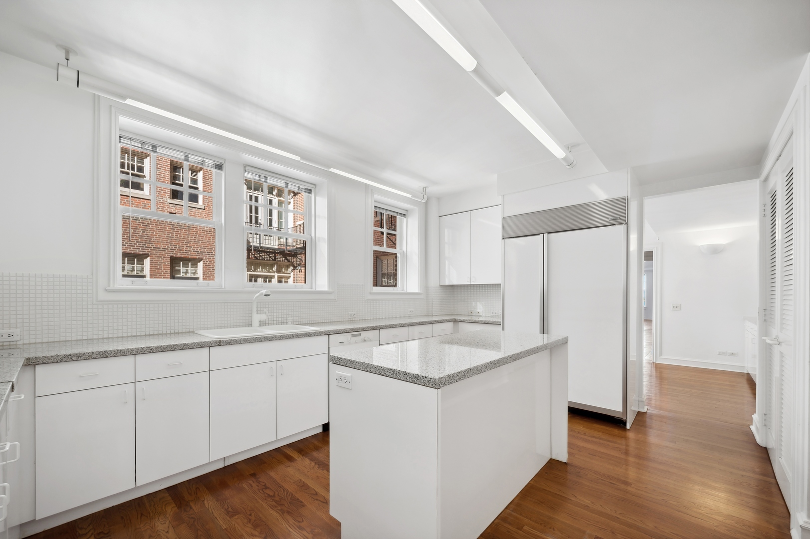 219 E Lake Shore Drive Unit: 6AB