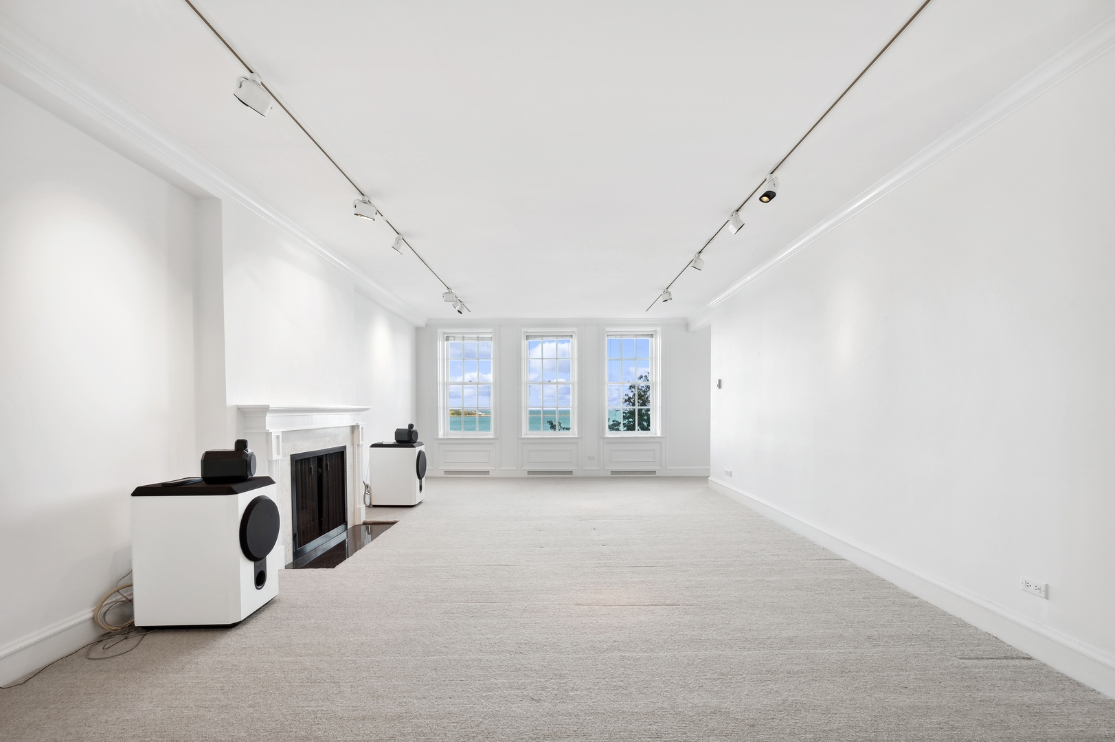 219 E Lake Shore Drive Unit: 6AB