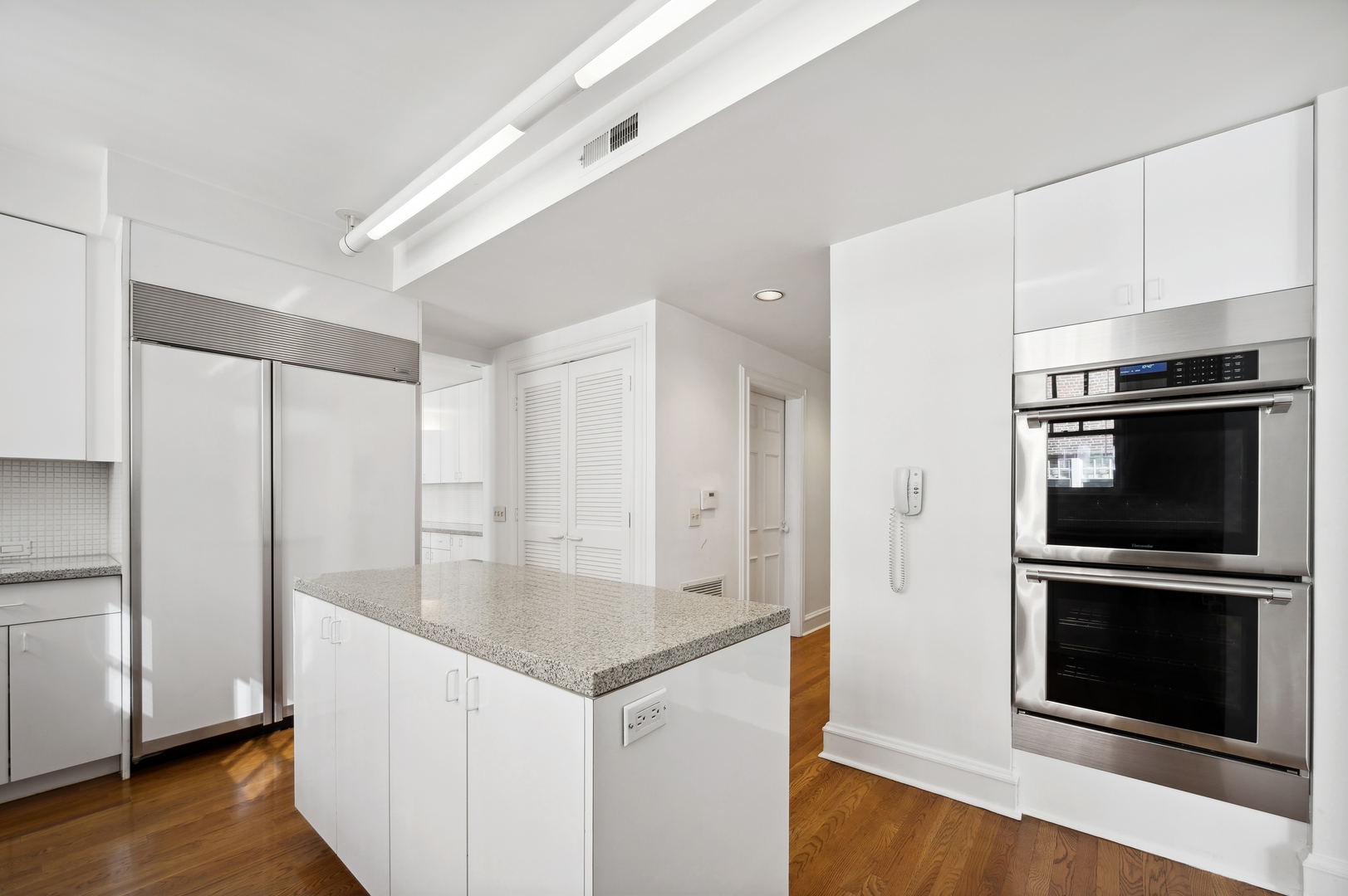 219 E Lake Shore Drive Unit: 6AB