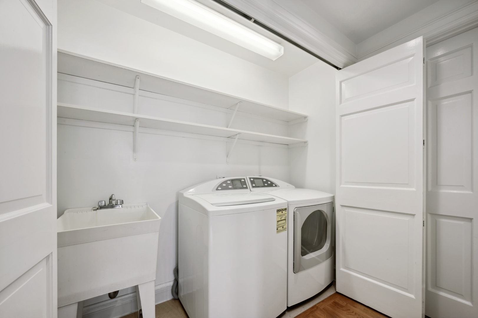 219 E Lake Shore Drive Unit: 6AB