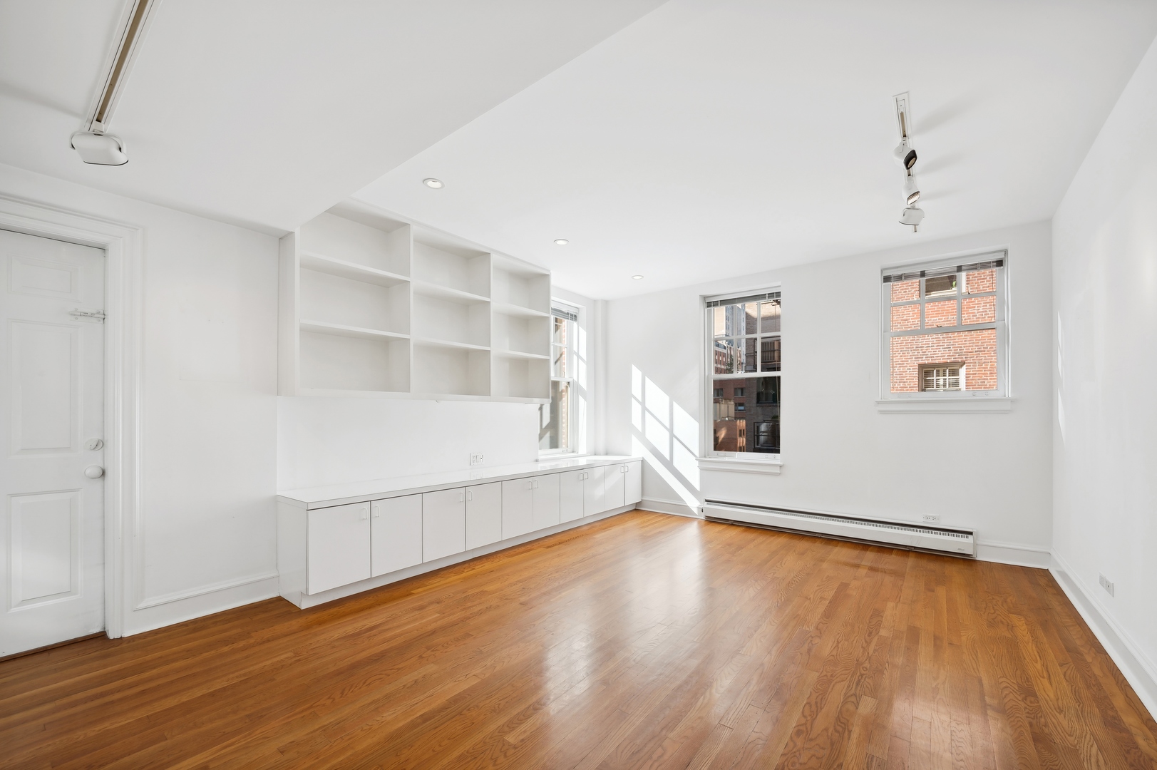 219 E Lake Shore Drive Unit: 6AB