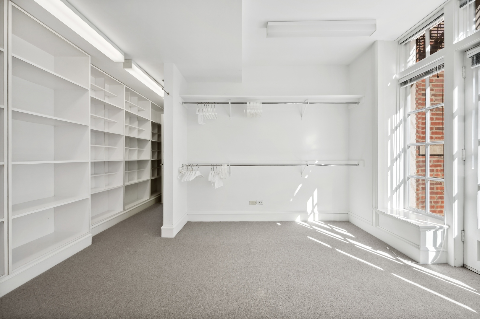 219 E Lake Shore Drive Unit: 6AB