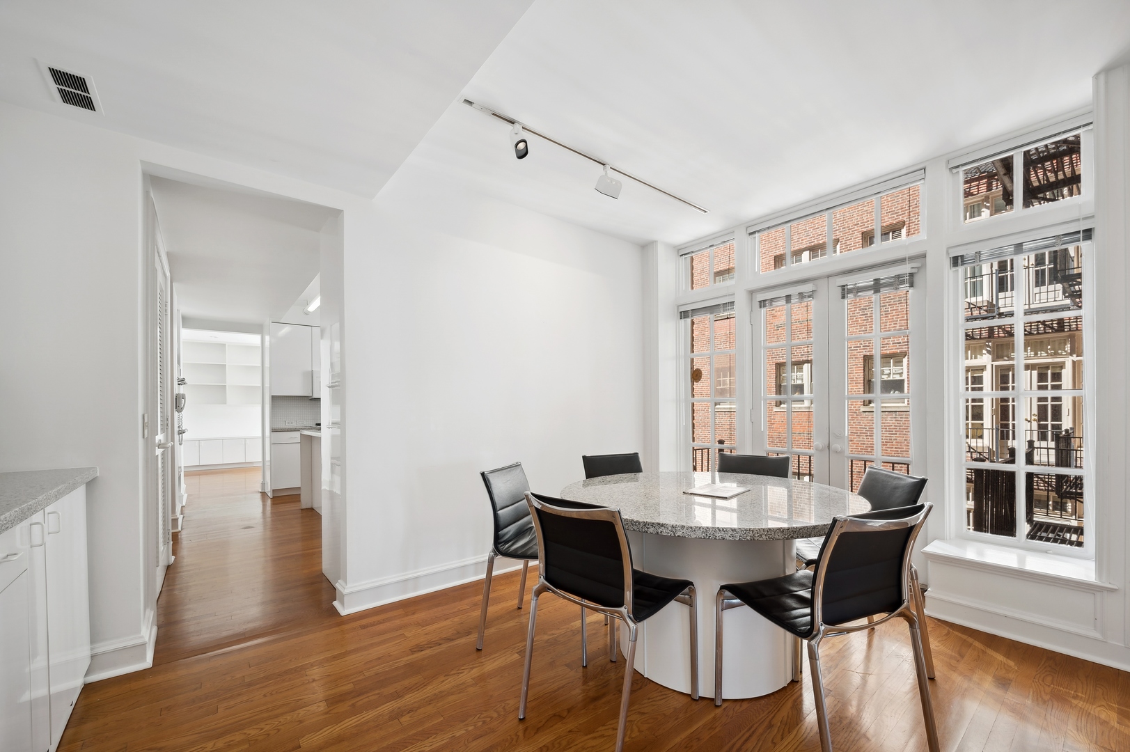 219 E Lake Shore Drive Unit: 6AB