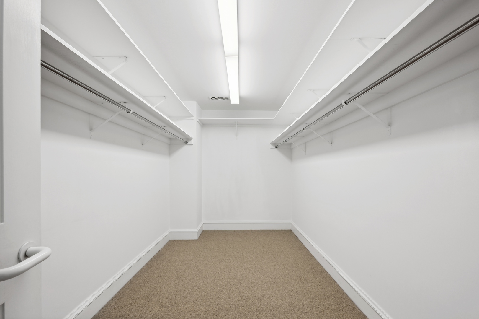 219 E Lake Shore Drive Unit: 6AB