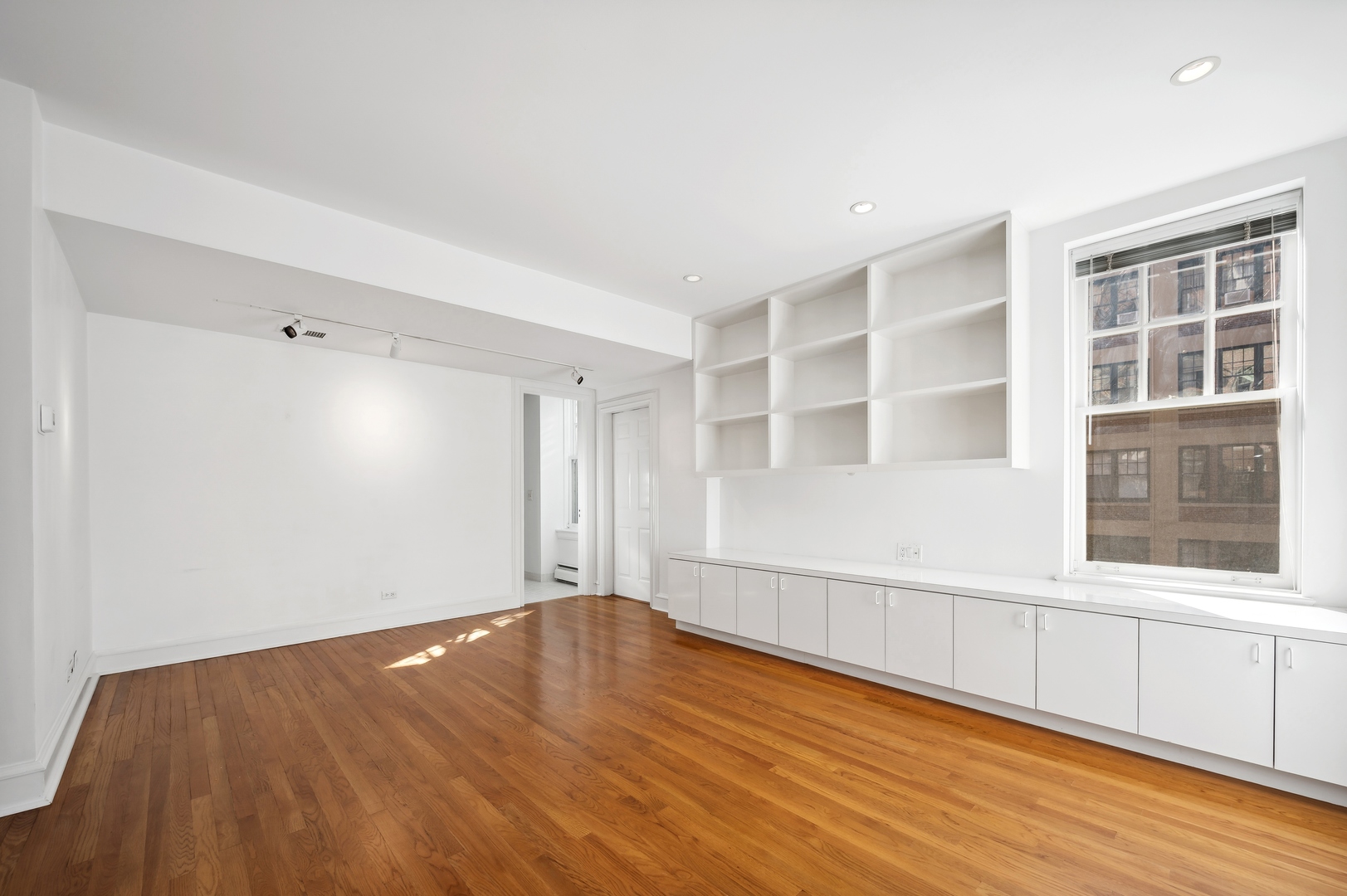 219 E Lake Shore Drive Unit: 6AB