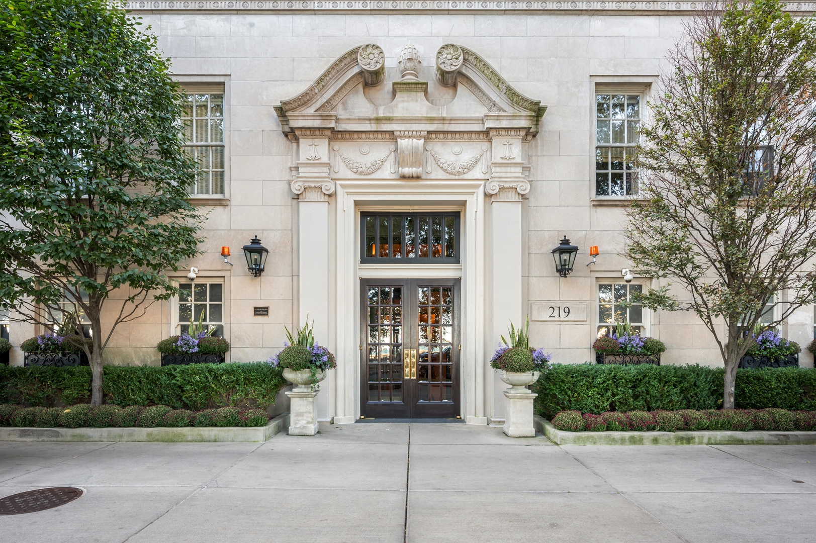 219 E Lake Shore Drive Unit: 6AB