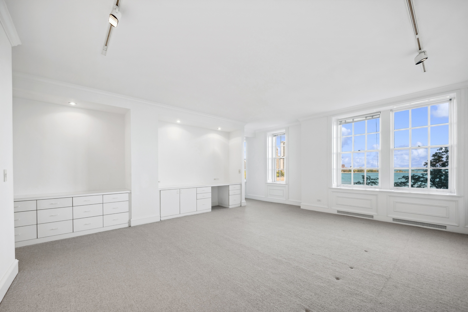 219 E Lake Shore Drive Unit: 6AB