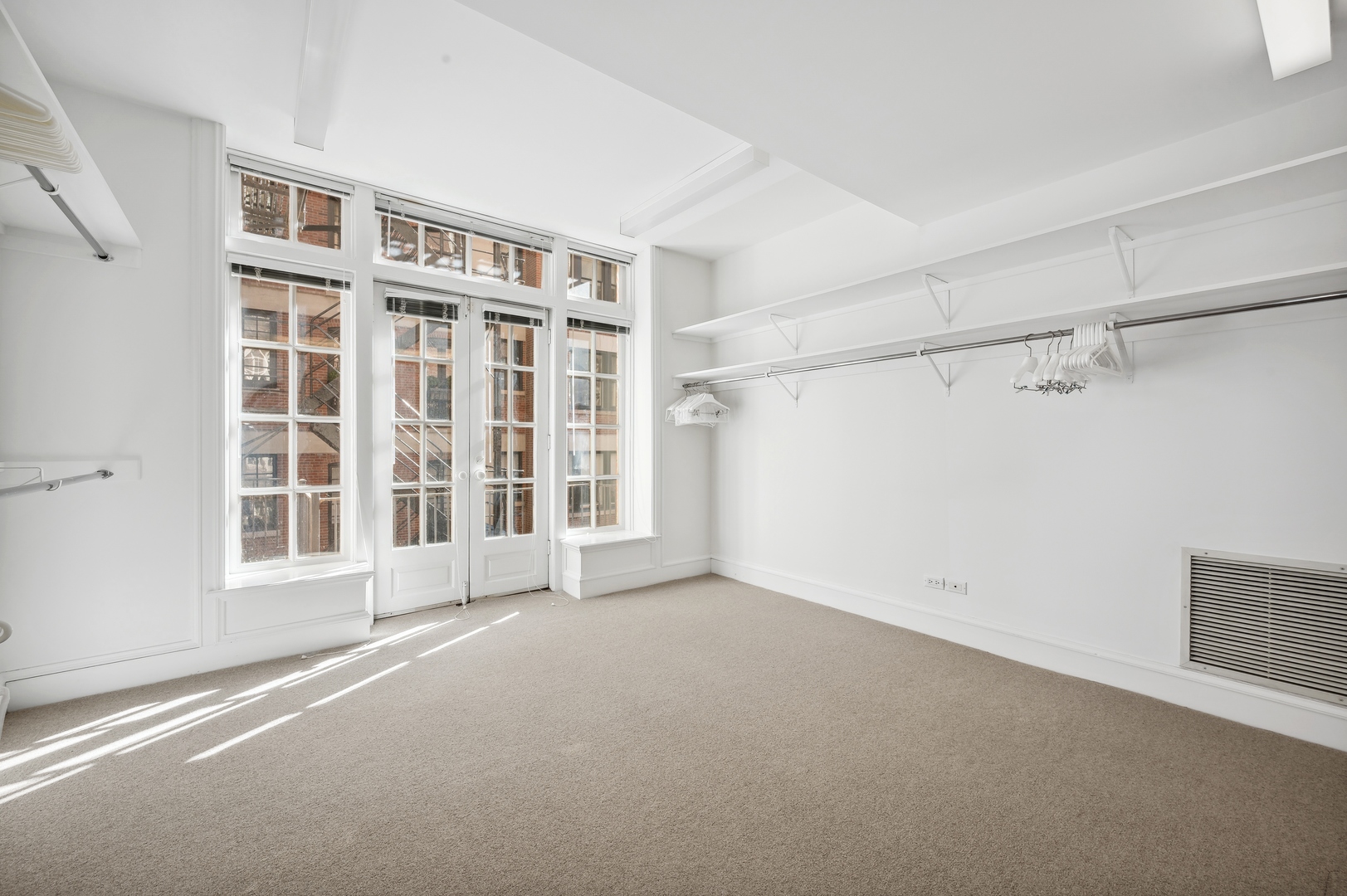 219 E Lake Shore Drive Unit: 6AB