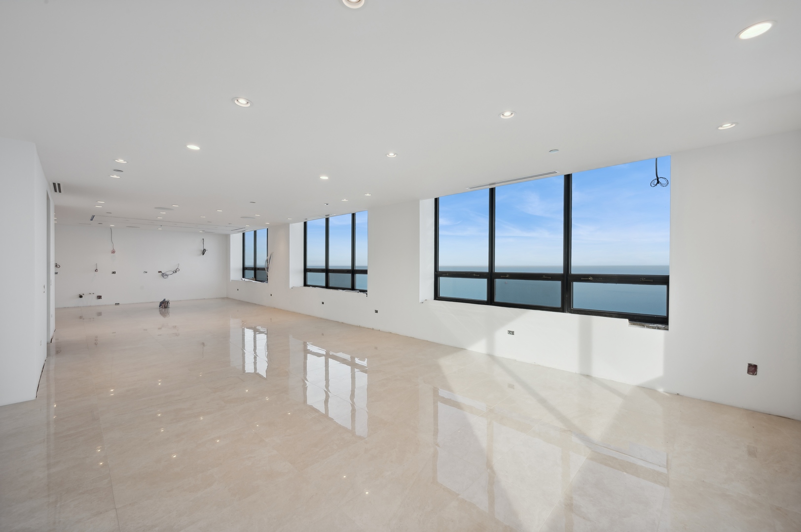 180 E PEARSON Street Unit: 6904