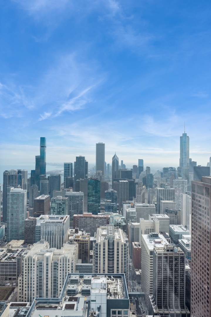 180 E PEARSON Street Unit: 6904