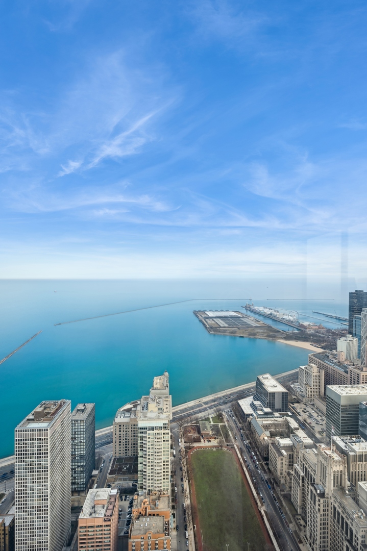 180 E PEARSON Street Unit: 6904