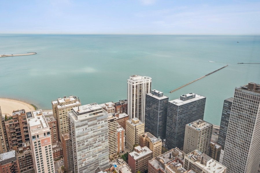 180 E PEARSON Street Unit: 4903